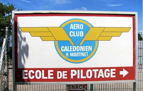 Panneau de l'Aéro Club Calédonien H. Martinet — École de Pilotage